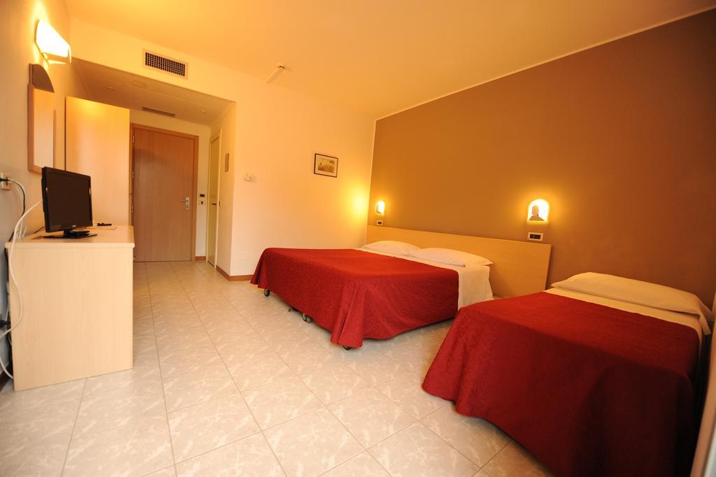 Hotel Elvezia Pesaro Room photo
