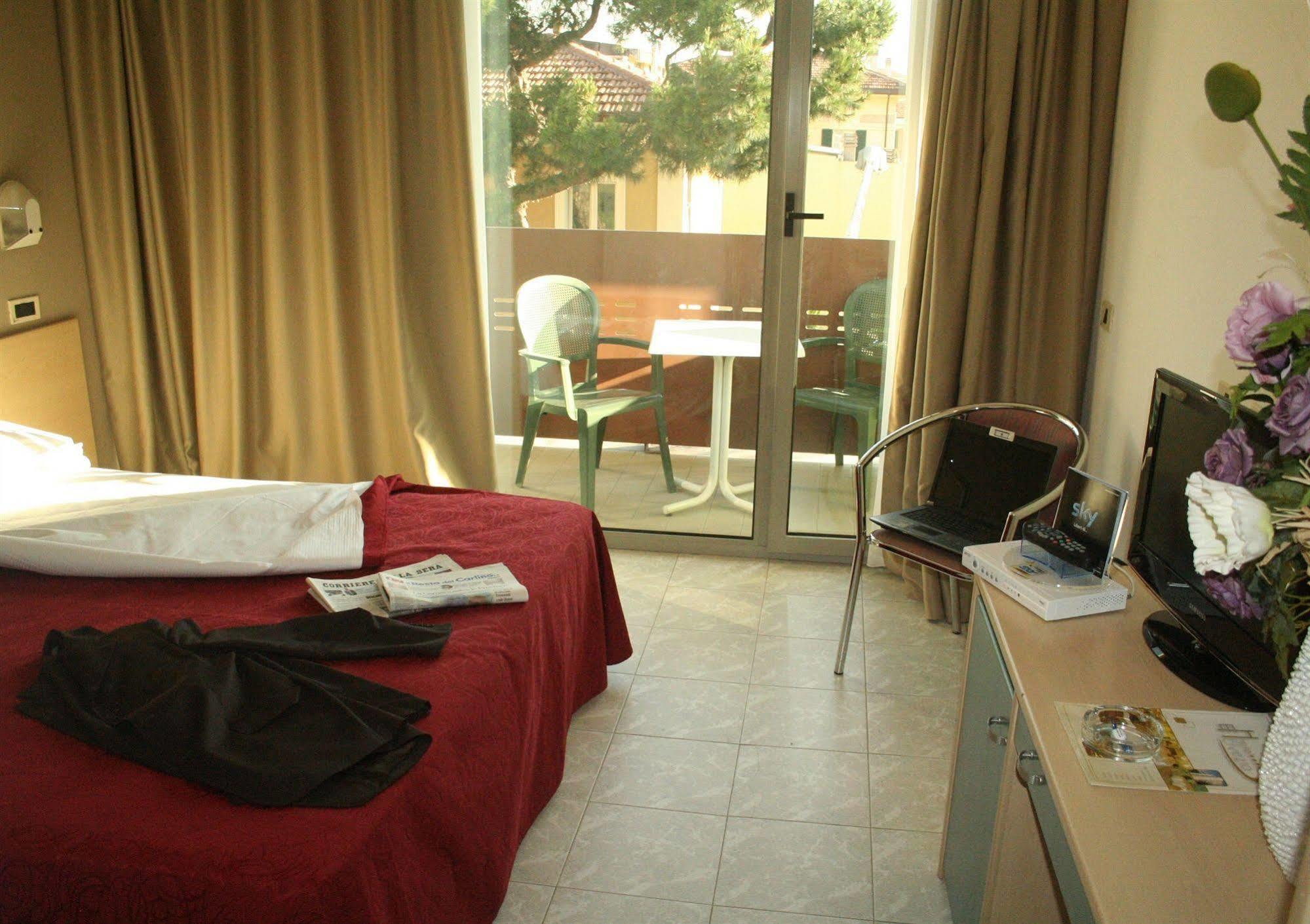 Hotel Elvezia Pesaro Exterior photo